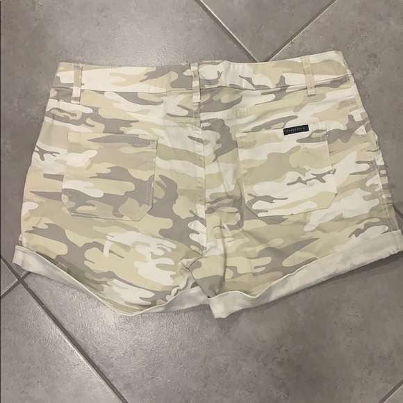 Sanctuary camo shorts - Picture 3 of 3
